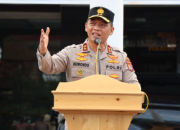 Kapolda DIY menyaksikan pertunjukan dalang dari Hakim Yanto