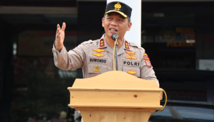 Kapolda DIY menyaksikan pertunjukan dalang dari Hakim Yanto