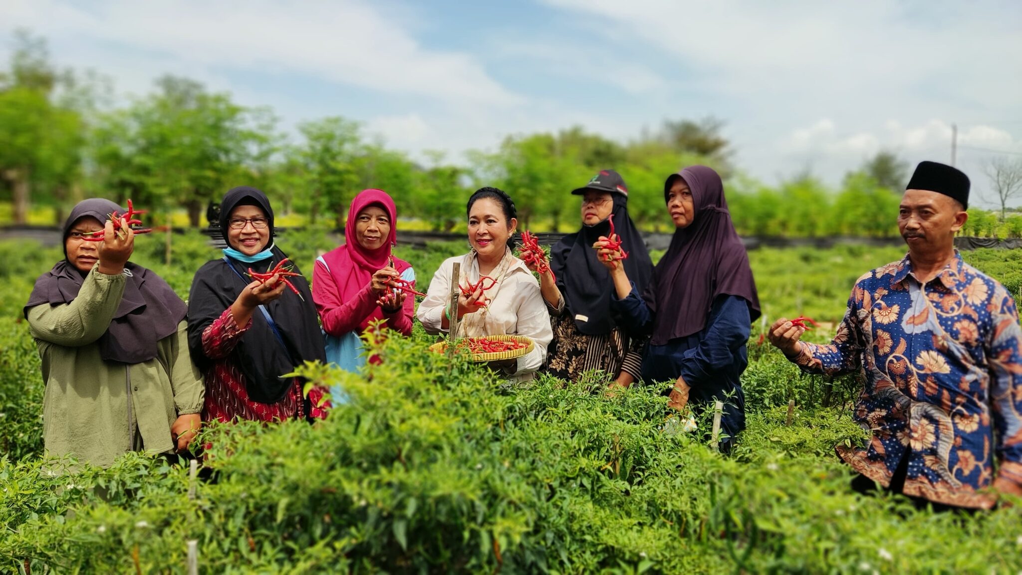 Titiek Soeharto Apresiasi Petani Lahan Pasir Bantul Yogya Terapkan Teknologi Smart Farming