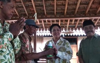 Terima Bantuan Pupuk Organik Dari Titiek Soeharto, Petani di Jatisarono: Selama Ini Kami Kesulitan