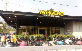 Pringati Hari Pahlawan, Waroeng Stake and Shake Gelar Lomba Mewarnai dan Launcing Tempat Baru