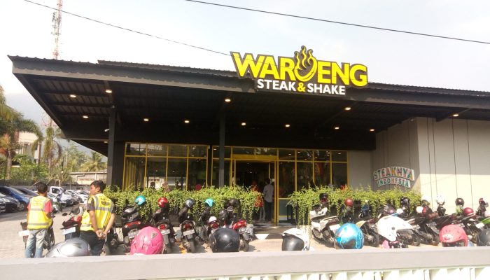 Pringati Hari Pahlawan, Waroeng Stake and Shake Gelar Lomba Mewarnai dan Launcing Tempat Baru