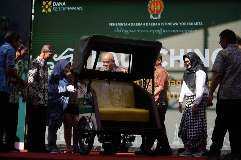 50 BERKREATIF Diluncurkan, Dorong Penurunan Emisi Dan Jaga Eksistensi Becak