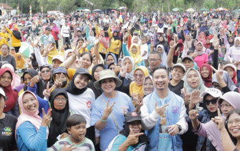 Calon Anggota DPR RI Titiek Soeharto Gelar Senam Massal Bareng Ibu-ibu di Rejodani Sleman