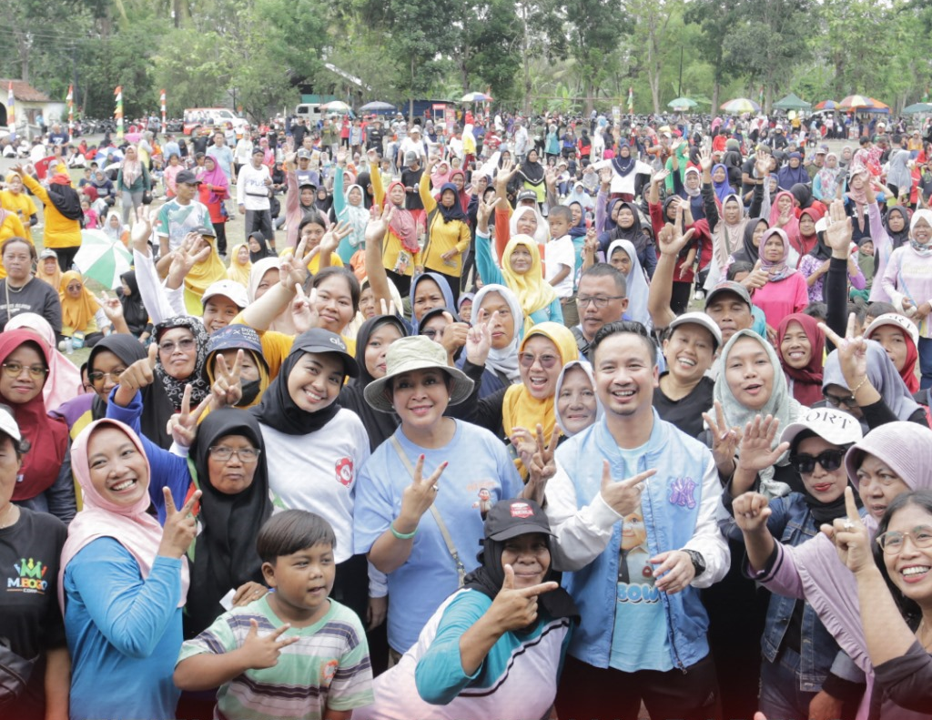 Calon Anggota DPR RI Titiek Soeharto Gelar Senam Massal Bareng Ibu-ibu di Rejodani Sleman