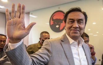 PDIP Resmi Pecat Effendi Simbolon, Ditanggapi dengan Stiker 'Semoga Tuhan Berkati'
