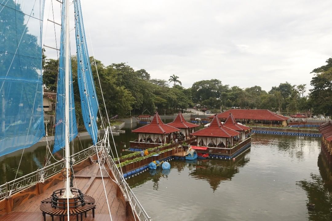 Floating Resto Jogja: Sensasi Kuliner Unik yang Mengapung di Tengah Alam