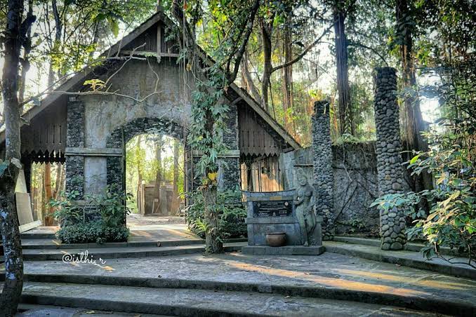 Ullen Sentalu: Keindahan Seni dan Budaya Jawa di Jogja