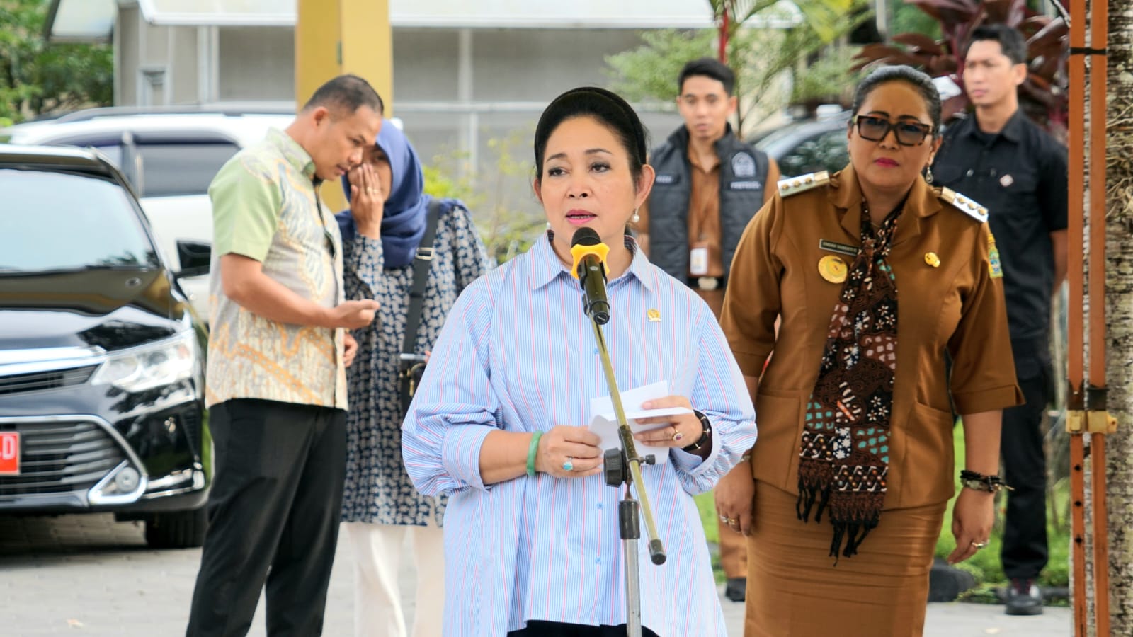 Titiek Soeharto Menyerahkan Bantuan Alsintan dan Serap Aspirasi Petani di Gunungkidul