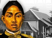 Gelar Pahlawan HB II: Trah Sultan Gugat UU ke MK