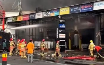 Kebakaran Hebat Trans Home Sleman, Jalan Jogja-Solo Arah Yogyakarta Ditutup